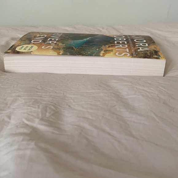 Nora Roberts River’s End - Picture 6 of 7